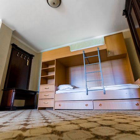 Hotel Golden House Крайова Экстерьер фото