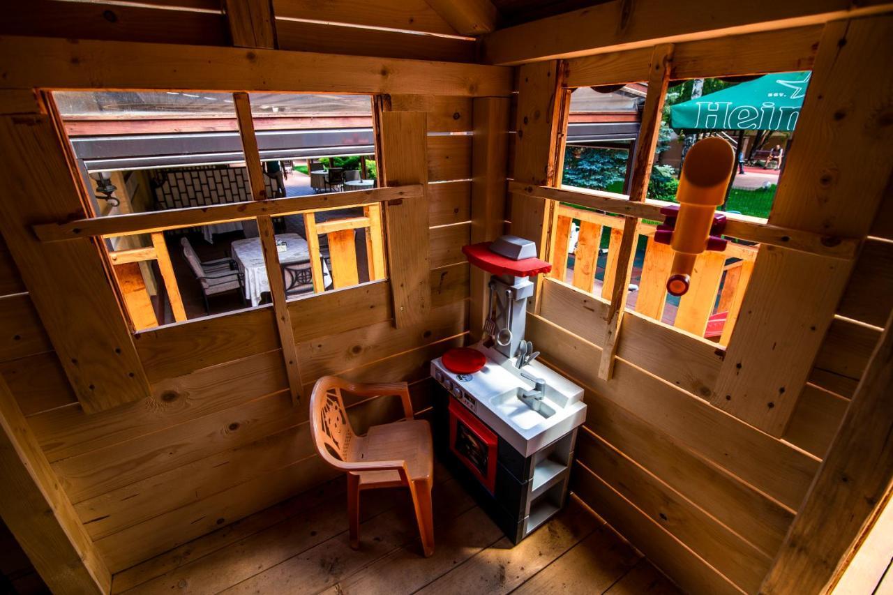 Hotel Golden House Крайова Экстерьер фото
