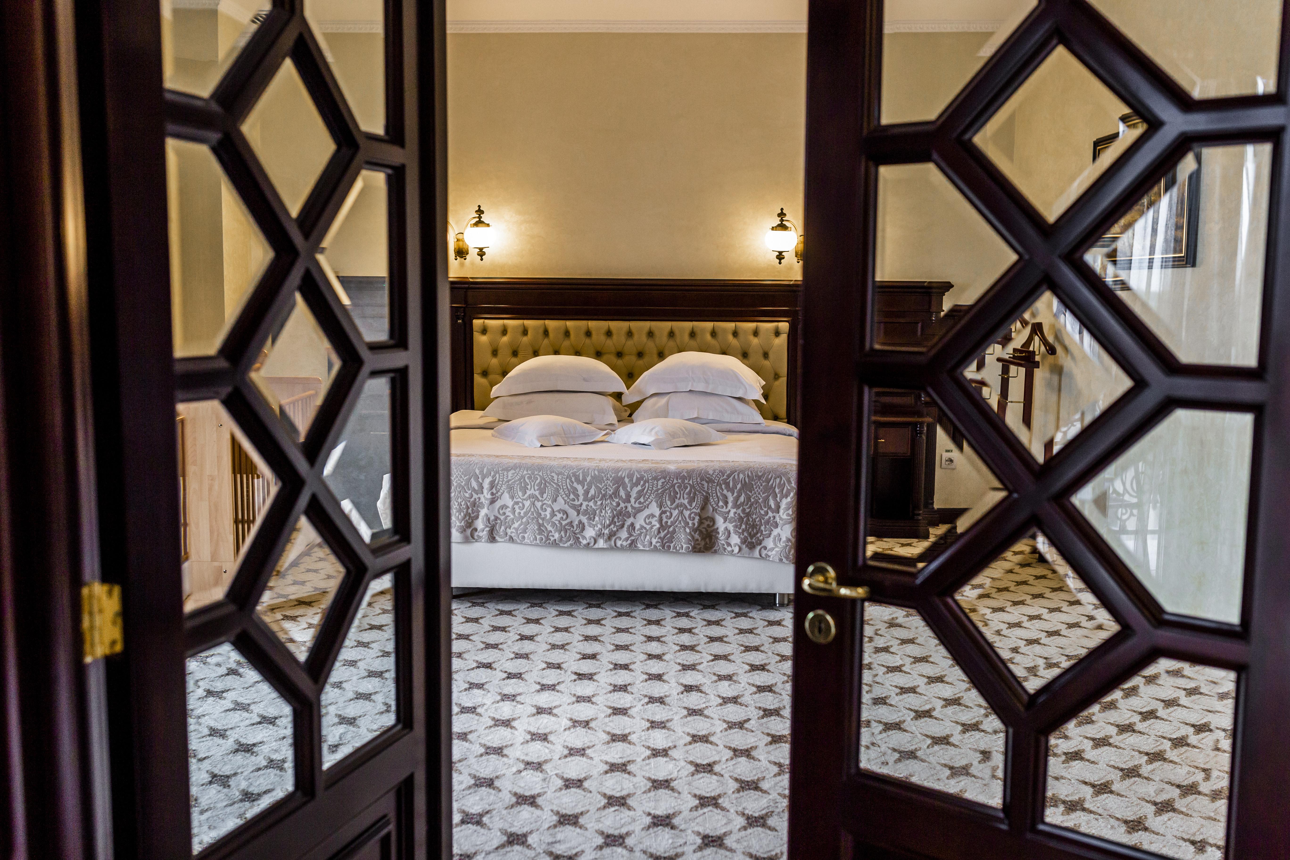 Hotel Golden House Крайова Экстерьер фото