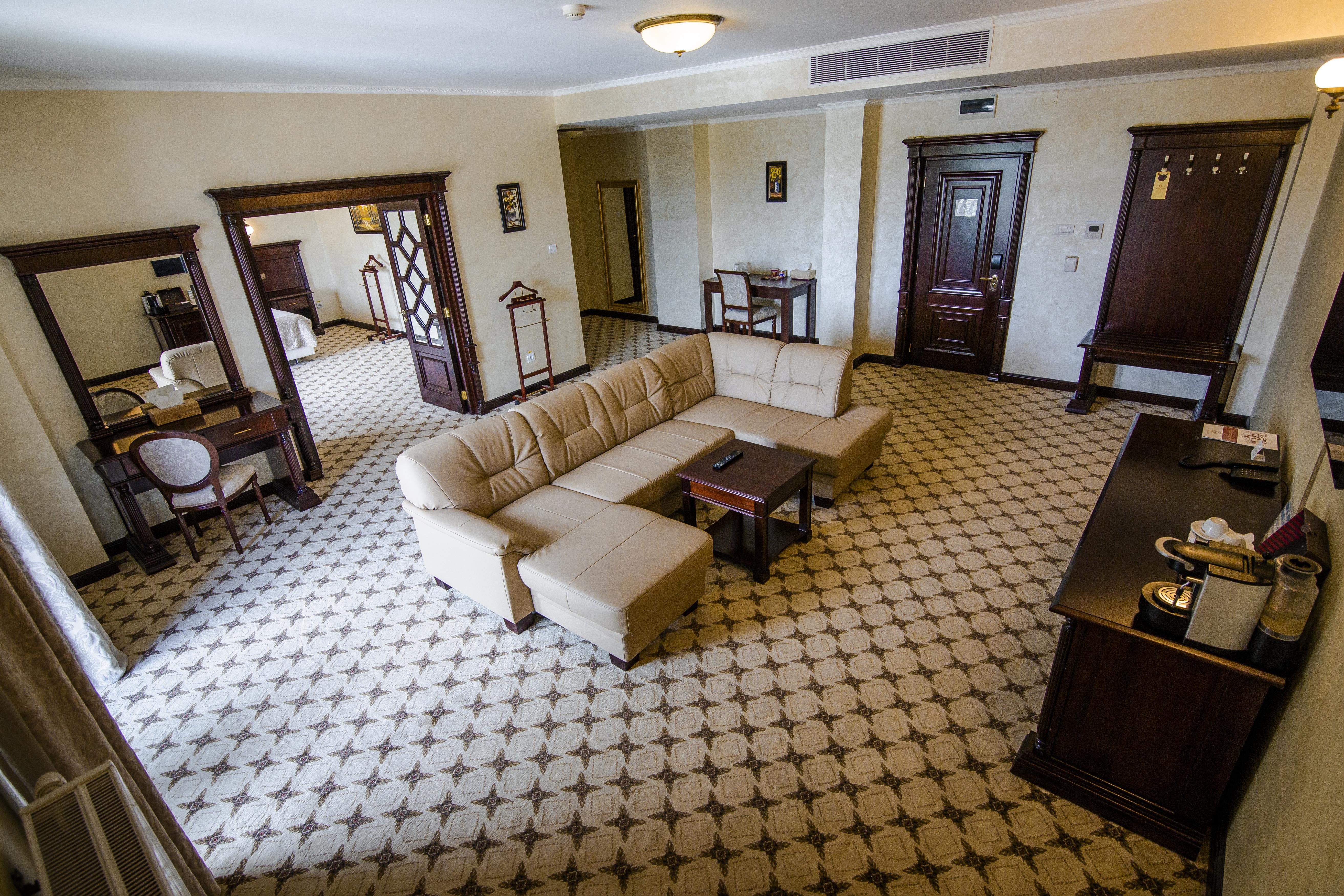 Hotel Golden House Крайова Экстерьер фото