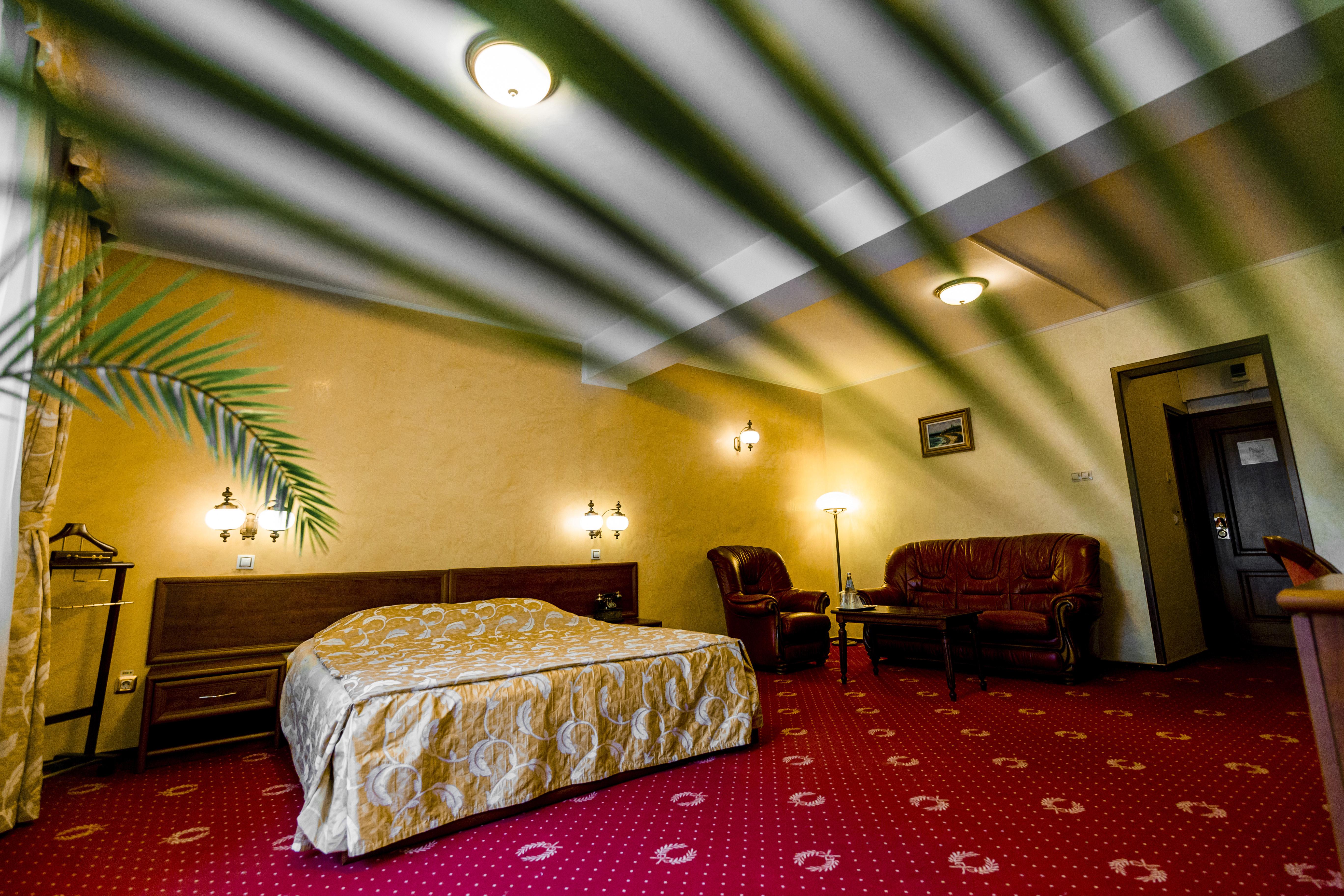 Hotel Golden House Крайова Экстерьер фото