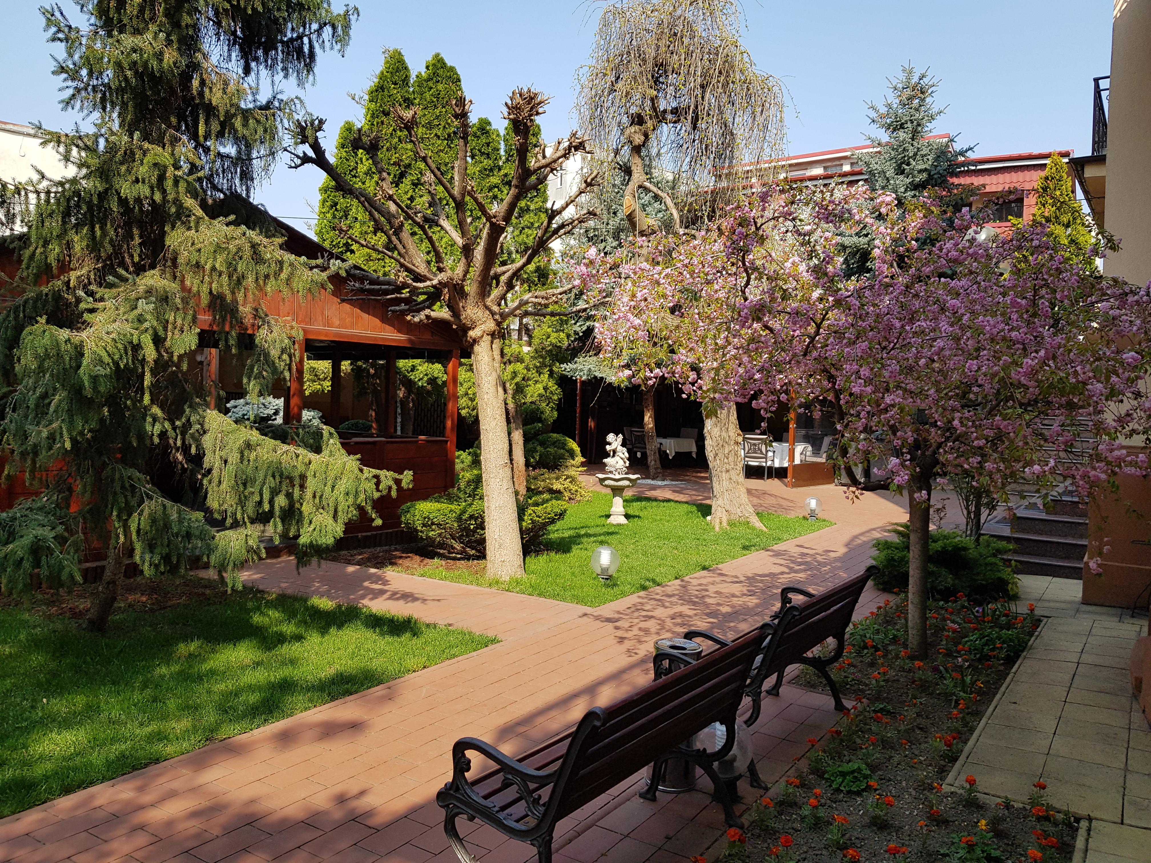 Hotel Golden House Крайова Экстерьер фото