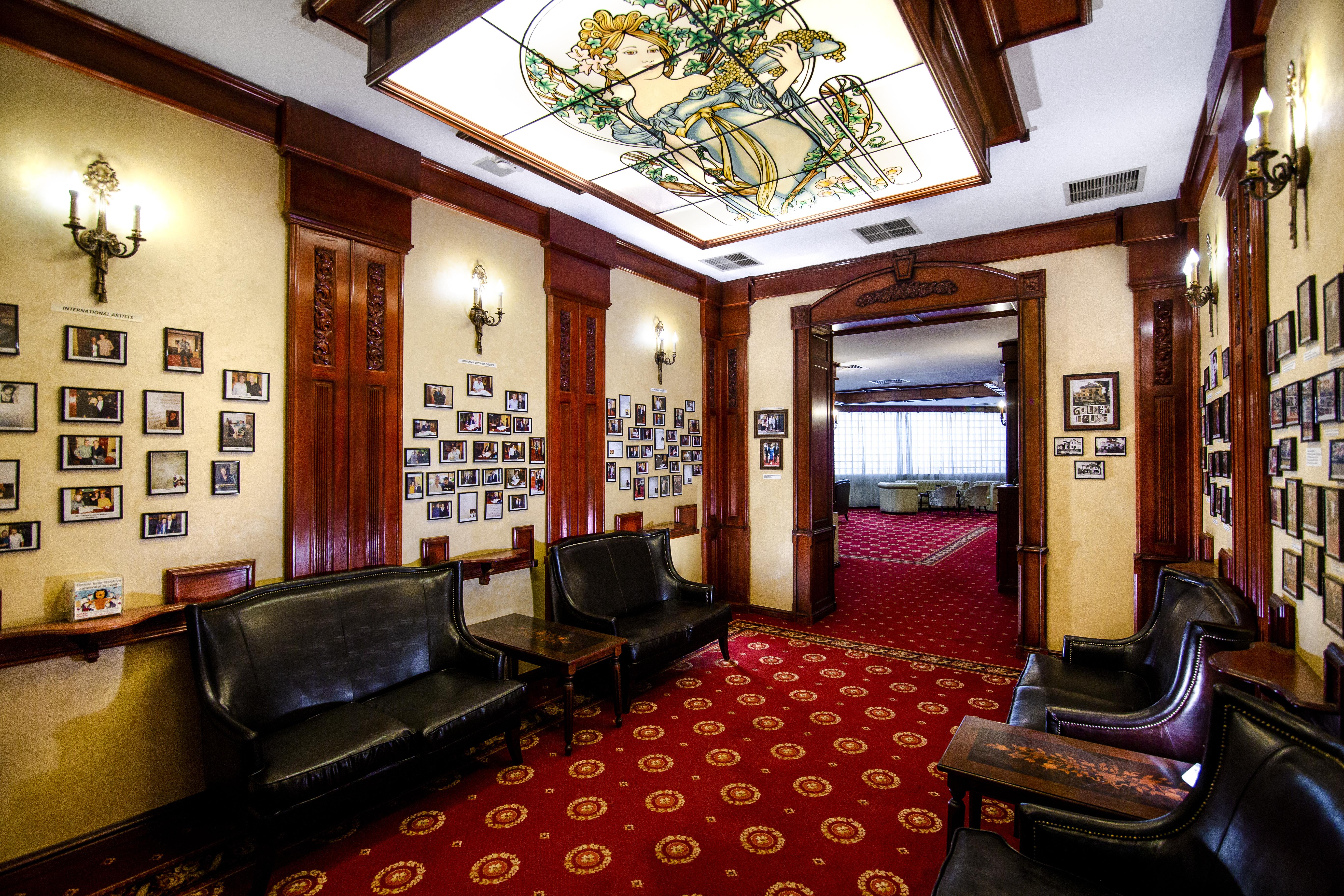 Hotel Golden House Крайова Экстерьер фото