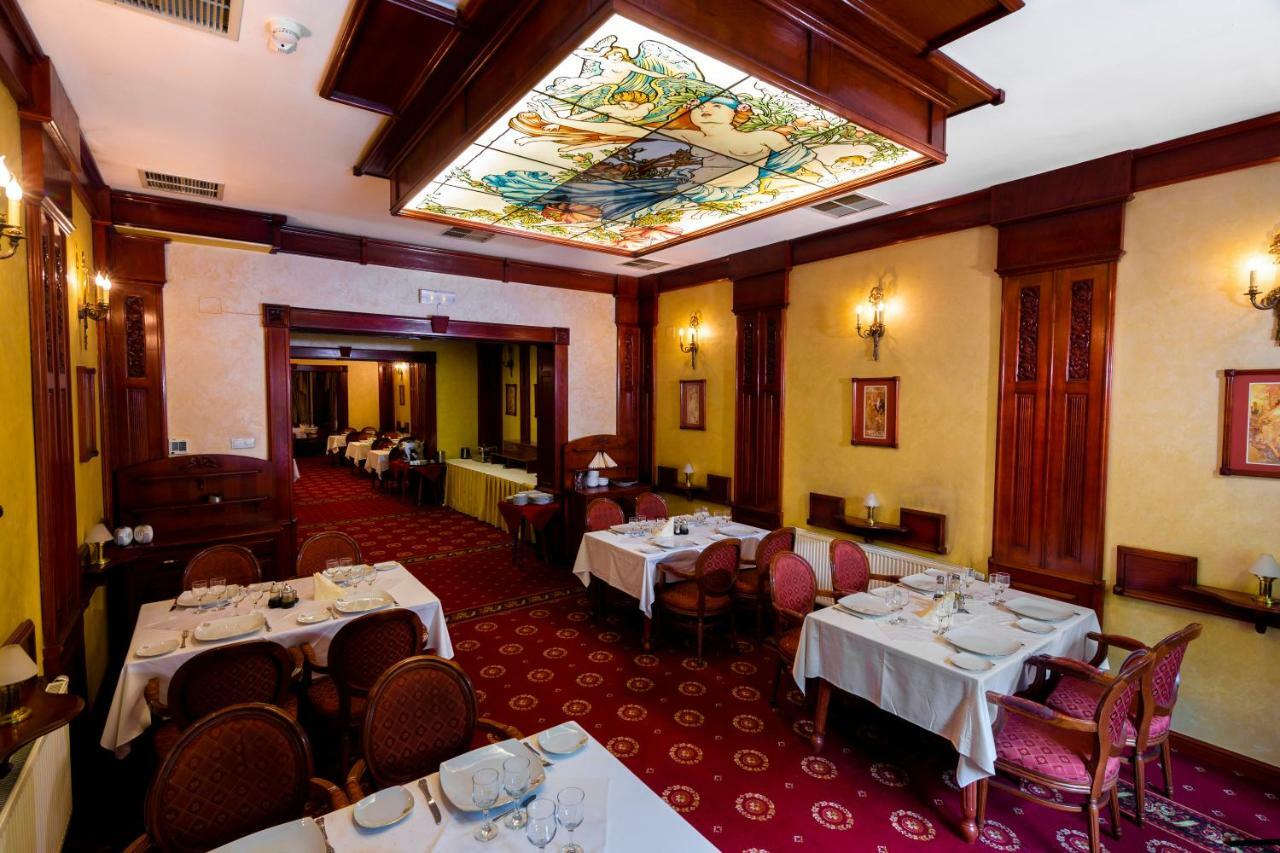 Hotel Golden House Крайова Экстерьер фото