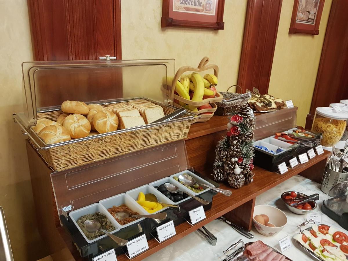 Hotel Golden House Крайова Экстерьер фото